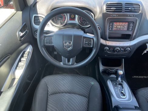 Used 2017 Dodge Journey SXT w/ Comfort/Convenience Group FWD image 13