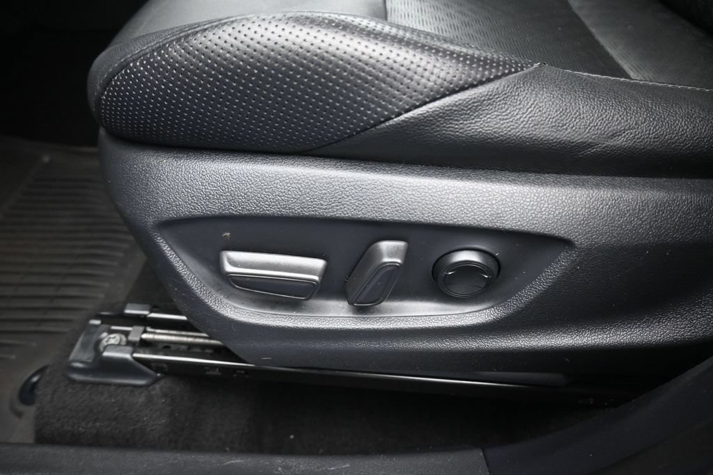 Used 2021 Toyota C-HR Limited FWD image 12