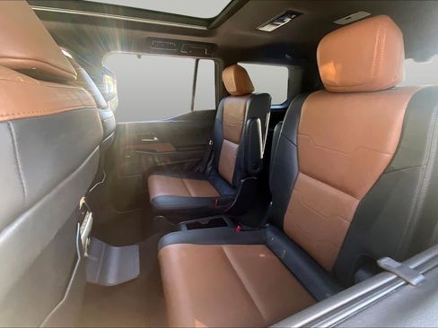 Used 2024 Lexus GX 550 w/ Accessory Package (Z1) AWD/4WD image 21