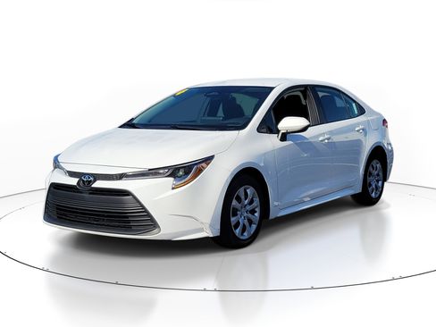 Certified 2024 Toyota Corolla LE image 3