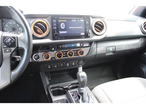 Used 2017 Toyota Tacoma TRD Sport w/ Premium & Technology Package AWD/4WD image 22