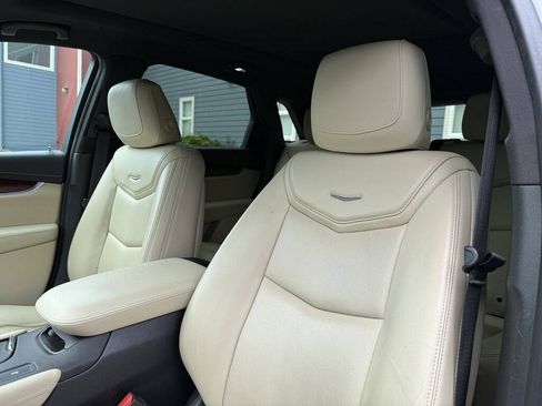 Used 2017 Cadillac XT5 Luxury w/ Driver Awareness Package FWD image 16