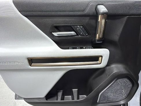Used 2025 GMC Hummer EV 2X image 10