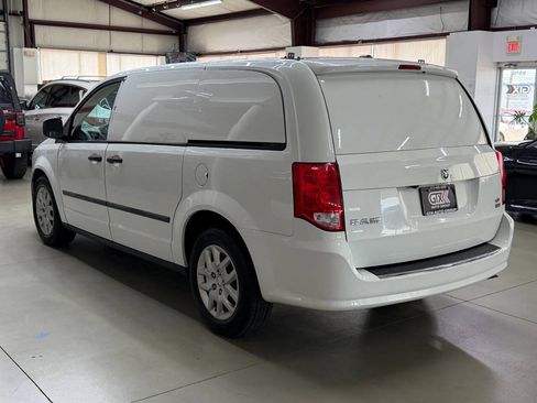 Used 2014 RAM C/V Tradesman FWD image 4