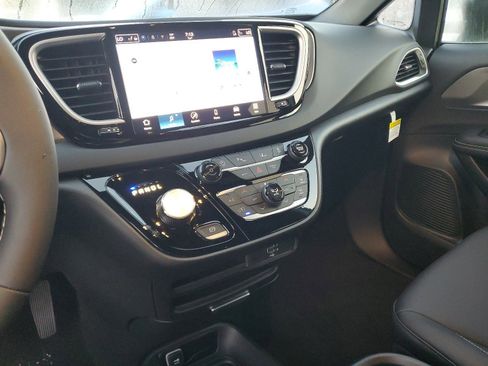 New 2026 Chrysler Voyager LX image 26