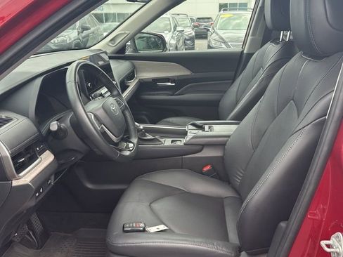 Used 2024 Toyota Grand Highlander Limited image 12