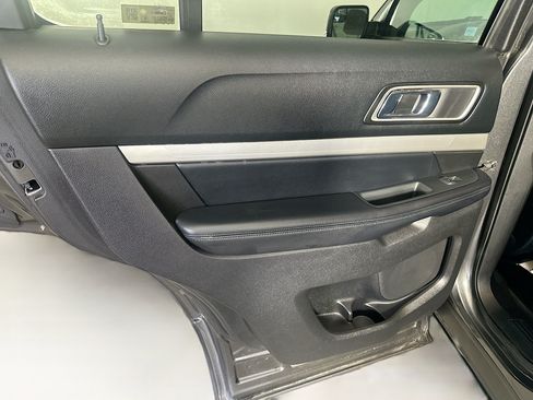 Used 2017 Ford Explorer XLT FWD image 24