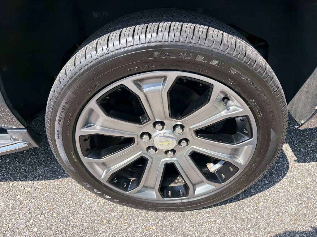 Used 2019 Chevrolet Suburban Premier RWD image 12