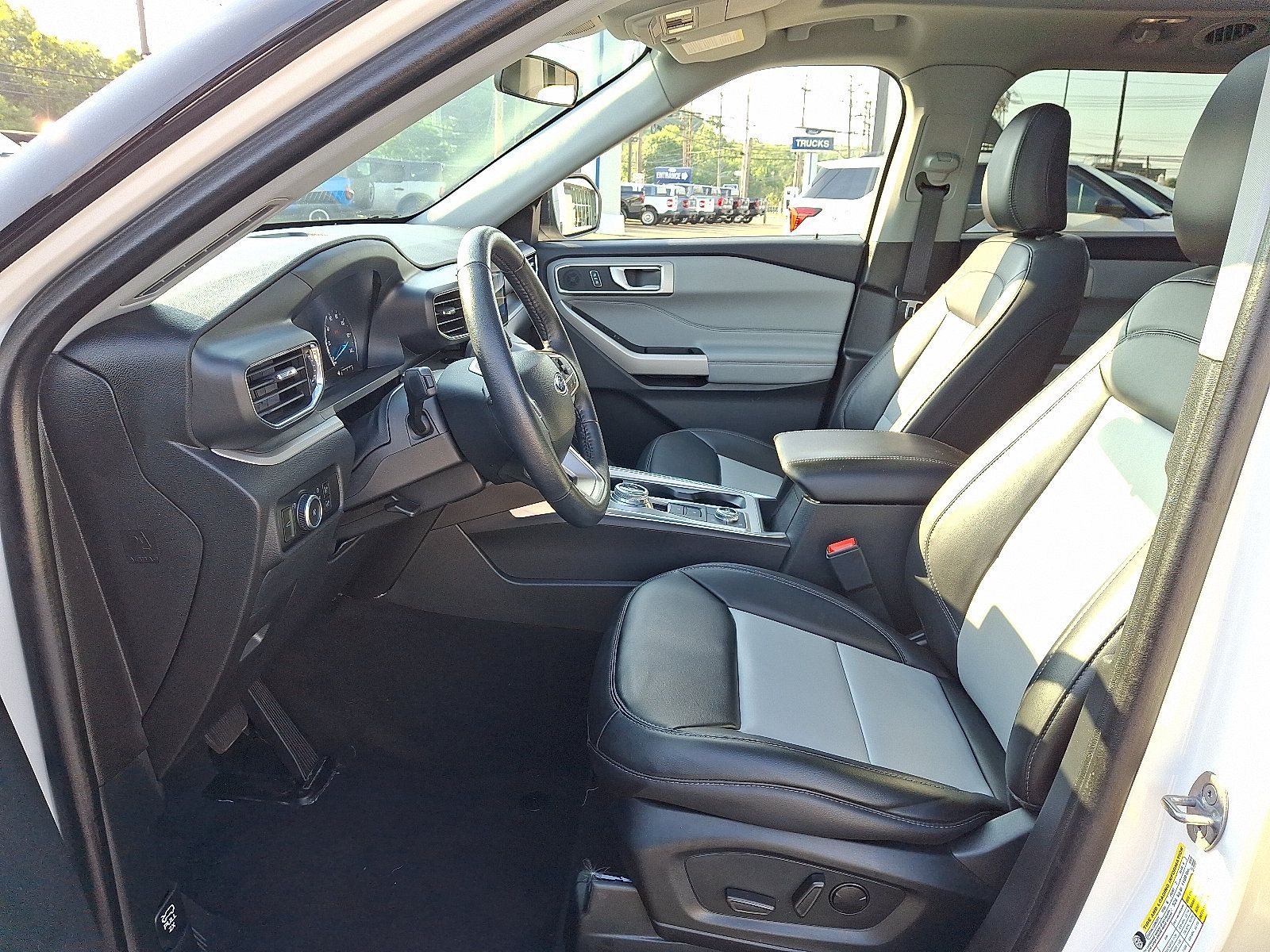 Used 2024 Ford Explorer XLT w/ Equipment Group 202A AWD/4WD image 14