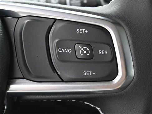 Used 2023 Jeep Wrangler Unlimited Sahara image 17