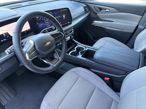 Used 2025 Chevrolet Traverse LT image 21