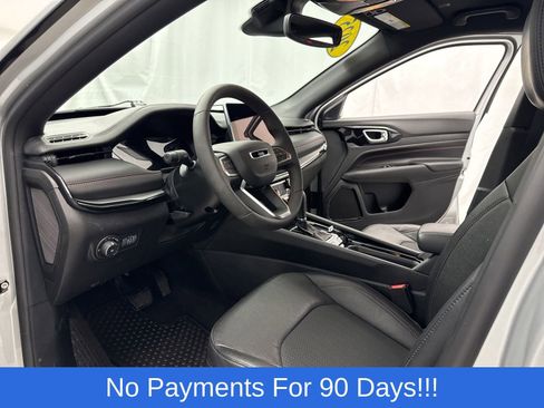 Used 2025 Jeep Compass Trailhawk image 12