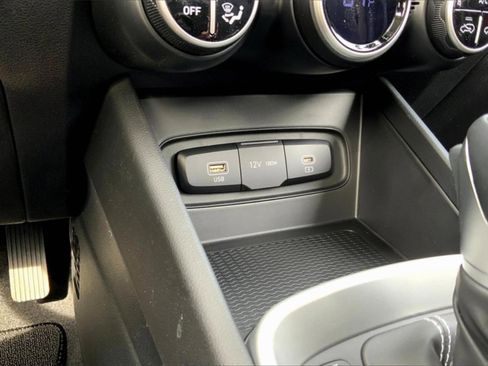 New 2025 Hyundai Venue SEL image 25