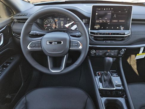 New 2026 Jeep Compass Latitude image 8