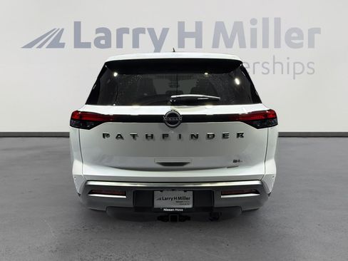 New 2026 Nissan Pathfinder SL w/ SL Premium Package (P04) FWD image 4