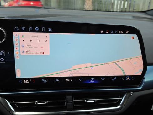 Used 2025 Chevrolet Equinox EV LT FWD image 27