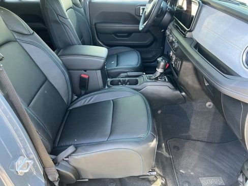 Used 2025 Jeep Wrangler Unlimited Sahara w/ Safety Group AWD/4WD image 10