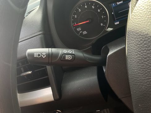 Used 2024 GMC Terrain SLE FWD image 27