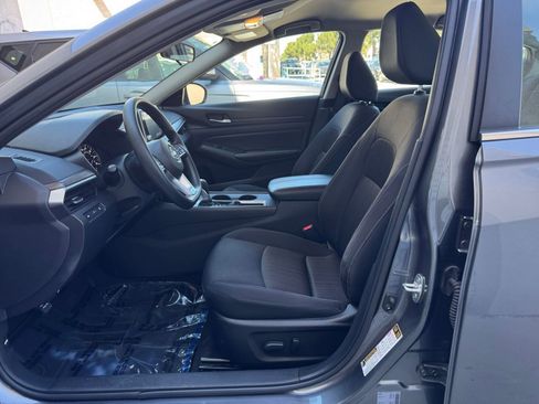 Used 2025 Nissan Altima 2.5 SV image 28