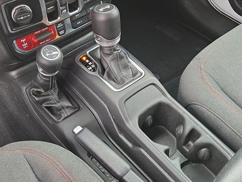 Used 2025 Jeep Wrangler Unlimited Rubicon image 29