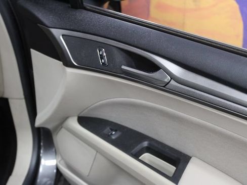 Used 2019 Ford Fusion SE AWD/4WD image 9