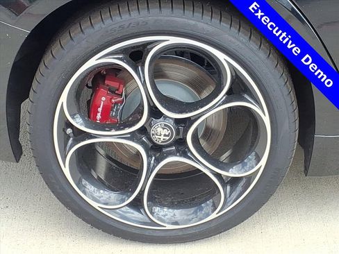 New 2025 Alfa Romeo Giulia Veloce w/ Veloce Package Rwd image 6