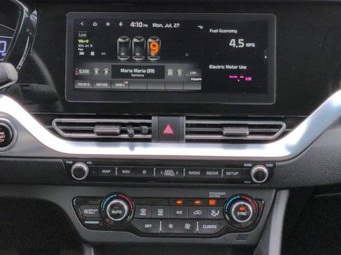 Used 2022 Kia Niro EX Premium FWD image 17
