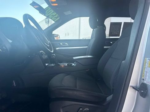 Used 2018 Ford Explorer XLT FWD image 14