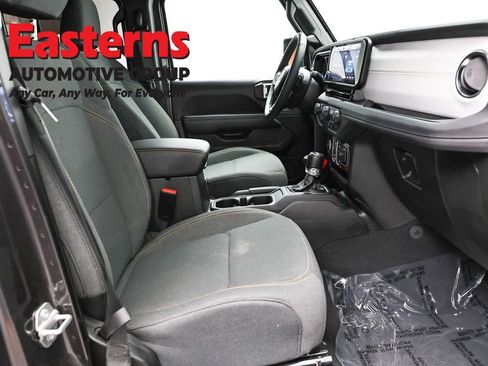 Used 2025 Jeep Wrangler Unlimited Sahara image 23