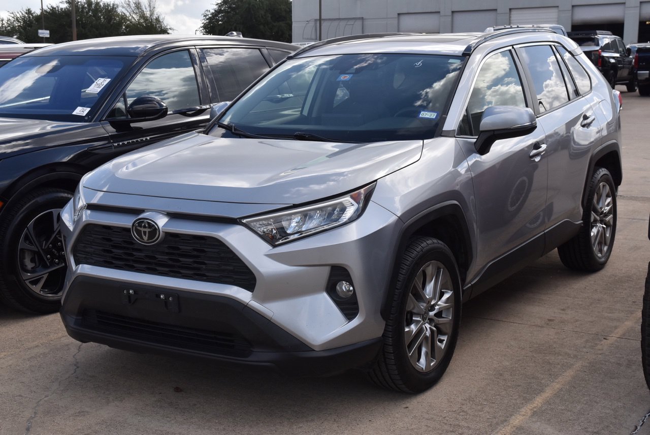 Used 2020 Toyota RAV4 XLE Premium AWD/4WD image 2