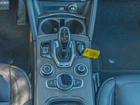 Used 2020 Alfa Romeo Stelvio Ti w/ Active Blind Spot Package AWD/4WD image 23