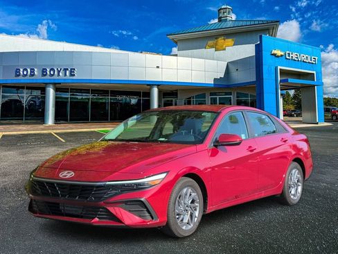 Used 2024 Hyundai Elantra SEL FWD image 8