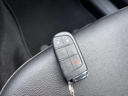 Used 2025 Jeep Compass Latitude AWD/4WD image 24