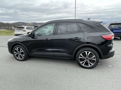 Used 2022 Ford Escape SE w/ SE Sport Appearance Package image 7