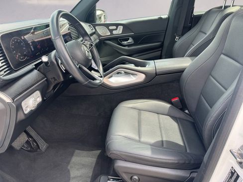 Used 2024 Mercedes-Benz GLS 450 4MATIC image 9