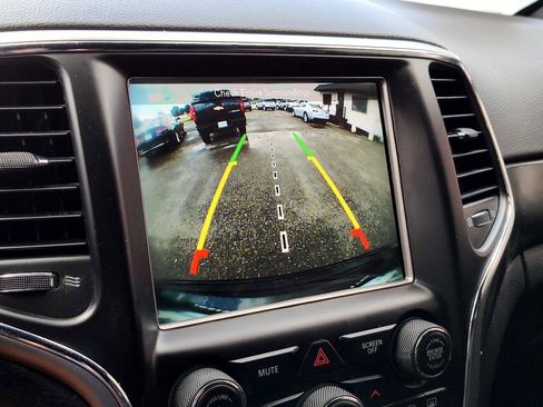 Used 2018 Jeep Grand Cherokee Altitude image 28