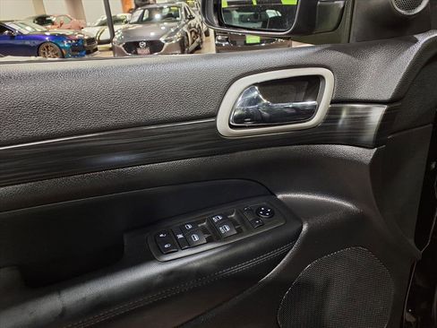 Certified 2021 Jeep Grand Cherokee Laredo X image 17