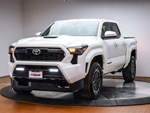 Used 2024 Toyota Tacoma TRD Sport image 1