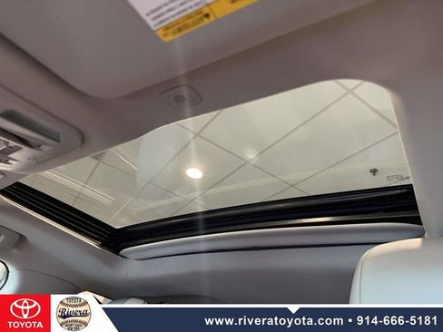 Used 2023 Toyota Highlander XLE AWD/4WD image 27