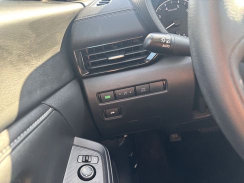 Used 2025 Nissan Sentra SV image 32