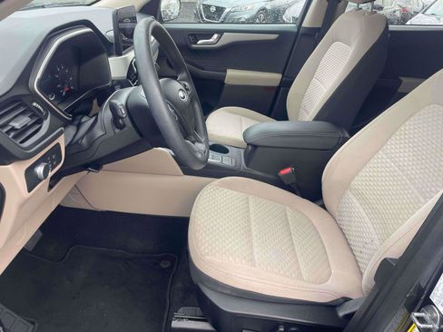Used 2020 Ford Escape SE image 5