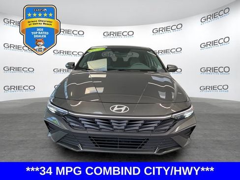 Used 2024 Hyundai Elantra SEL FWD image 2