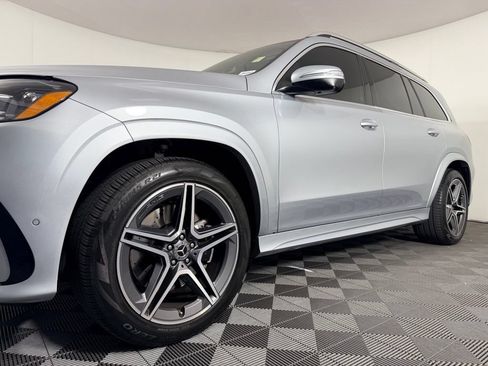 Used 2024 Mercedes-Benz GLS 450 4MATIC image 11