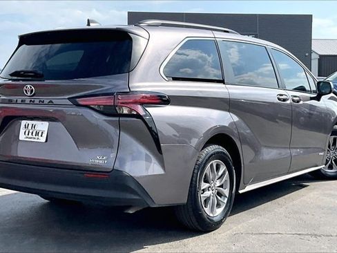 Used 2021 Toyota Sienna XLE FWD image 5