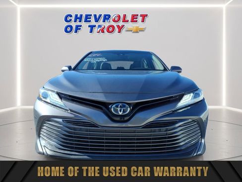 Used 2018 Toyota Camry XLE image 2