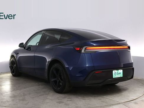Used 2026 Tesla Model Y 2WD image 17