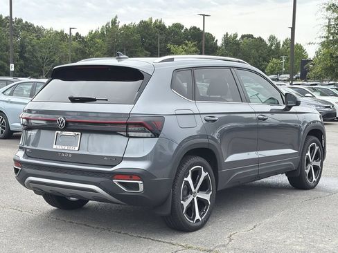 Used 2025 Volkswagen Taos SEL AWD/4WD image 5