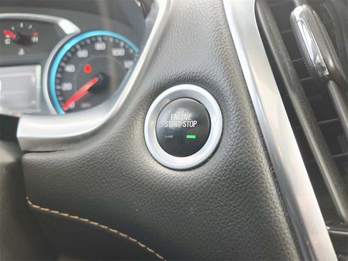 Used 2018 Chevrolet Traverse LT image 36