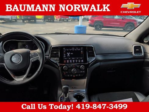 Used 2020 Jeep Grand Cherokee Altitude AWD/4WD image 17