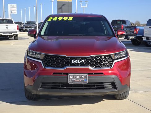 Used 2023 Kia Sorento LX image 3